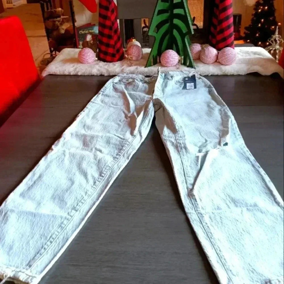 Universal Threads woman's Light Blue Jeans. NWT. Size 8/29 - Picture 1 of 7